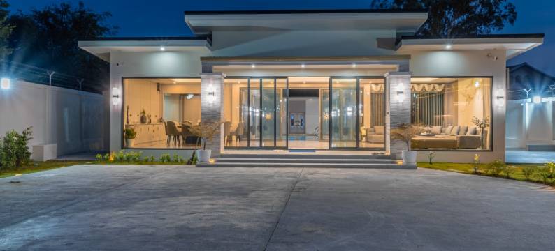 TML时尚庄园大别墅|6房8卫|豪华KTV包房、泳池、桌球台、篮球场(T M L-Manor House 6 Bedroom-Independent Swimming Pool and Powerful Ktv)图片