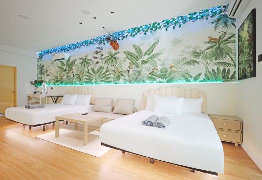 Jungle Cinema Home 4pax BathtubHotel Overview