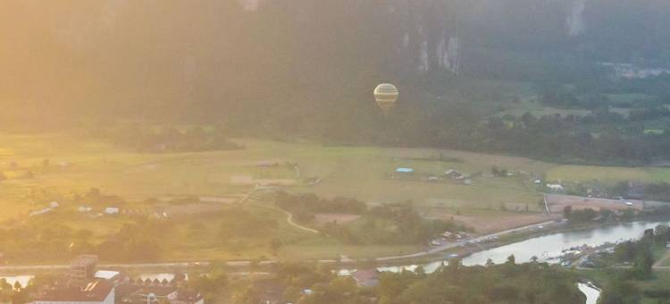 万荣泳池派对酒店(泳池观赏热气球，免费接送站，网红打卡)(Pool Party Hotel)图片