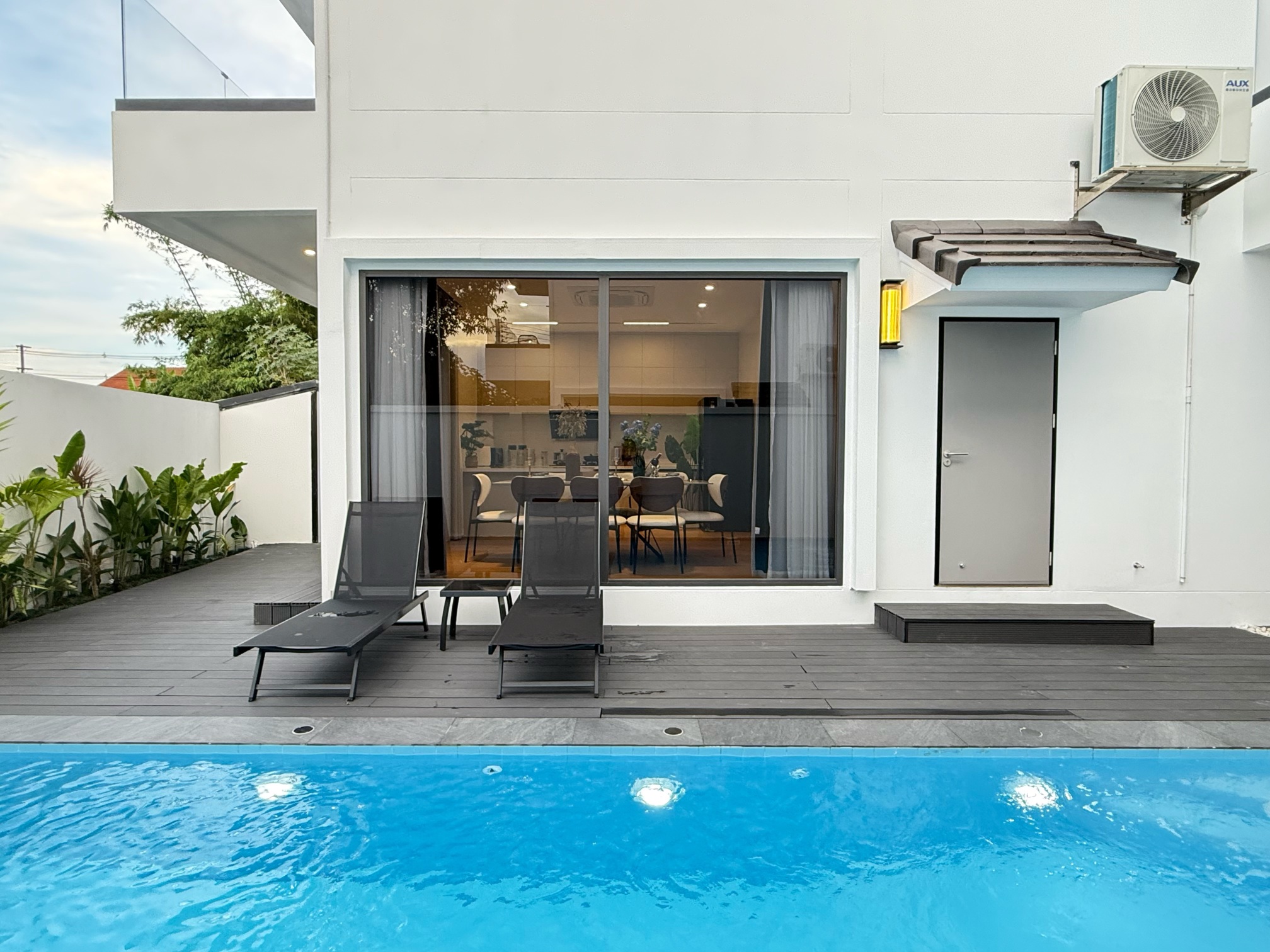 Luxury pool villa near Chiang Mai Old City, 4 bedrooms and 5 bathrooms Hotel Overview