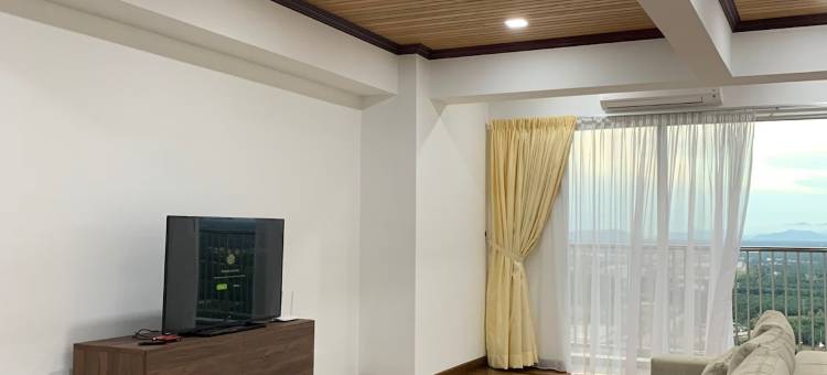 {Free Wifi}Spacious Wooden TOP Floor Apartment图片