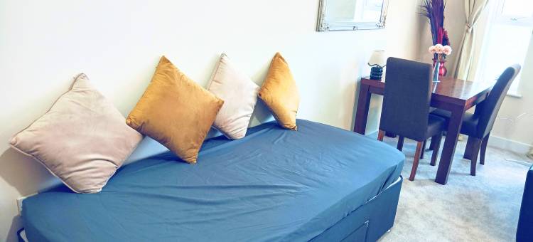 Cozy 2 Bedroom Flat, Woking | 30 min train London图片