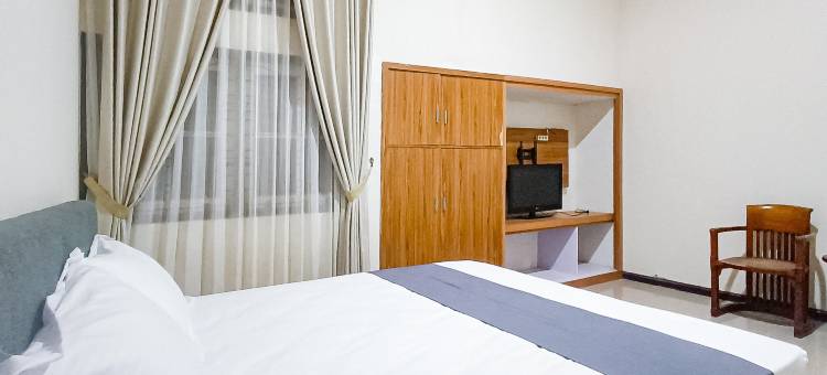 红门酒店@RRR宾馆马塔兰(RedDoorz @ RRR Guesthouse Mataram)图片