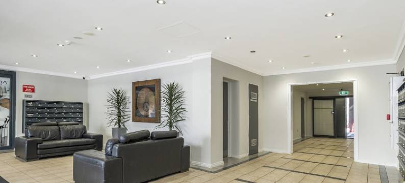 东珀斯中心的公寓，带泳池和健身房使用权(Central East Perth Flat with Pool & Gym Access)图片