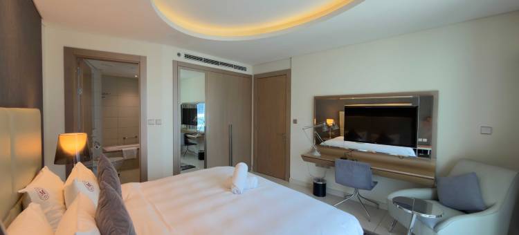 Luxury 1BR at Paramount Residences with Pool Gym & Parking图片