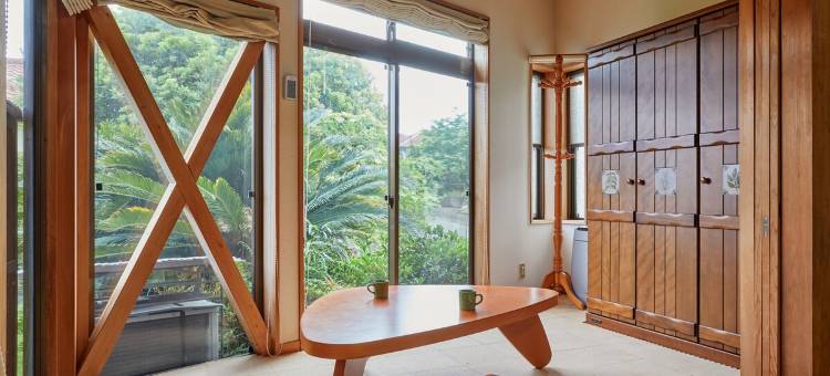 Malama Monstera In a botanical space, pls have a relaxing time.图片