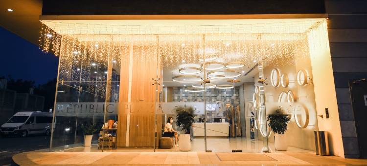 Republic Plaza TSN Airport by Emily in Town图片