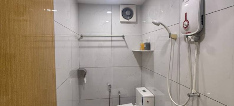 位于高渊的3卧室半独立房屋-2751平方米 带2间厕所 - 开心民宿(HAPPY GUEST HOUSE TAMAN COWIN NIBONG TEBAL)图片