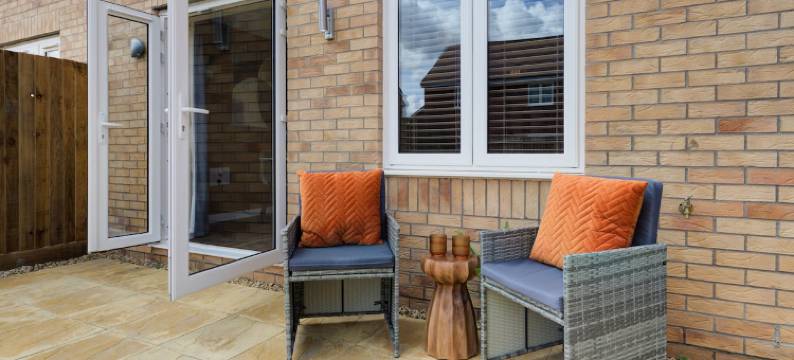 Sleeps 5 3 Bedroom House in Bourne with Parking图片