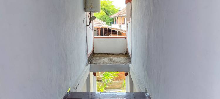 布莱伦阳光安宁RedDoorz宾馆(Guest House Surya Ayu Permai Buleleng Mitra RedDoorz)图片
