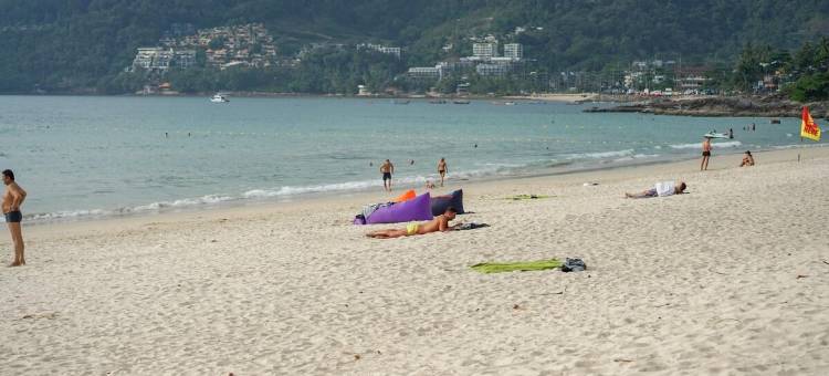 普吉芭东海滨泳池公寓(Beachfront and Deluxe Pool Access Patong Phuket)图片