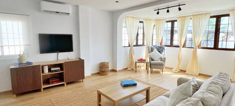 ELIÁ Stylish Holiday Chalet with Private Pool, BBQ图片