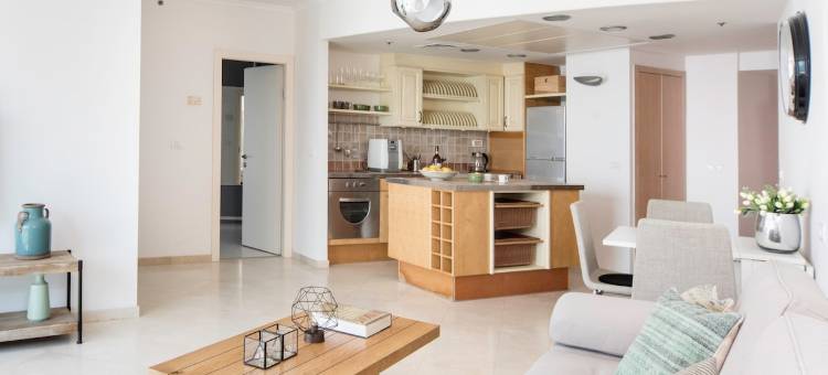 Luxury 2BR Apt w Balcony 2 min Walk from Beach图片