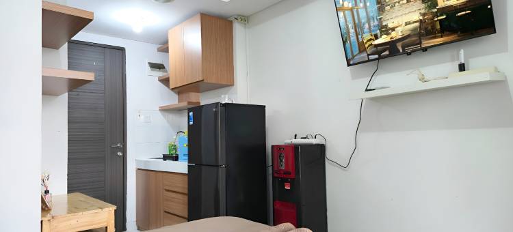 Apartemen amazana cheapest,cozy with wifi,pool and gym by luckystay图片