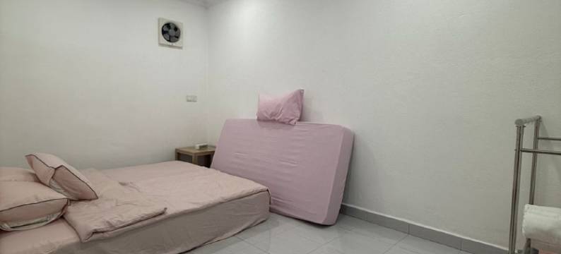 位于高渊的3卧室半独立房屋-2751平方米 带2间厕所 - 开心民宿(HAPPY GUEST HOUSE TAMAN COWIN NIBONG TEBAL)图片