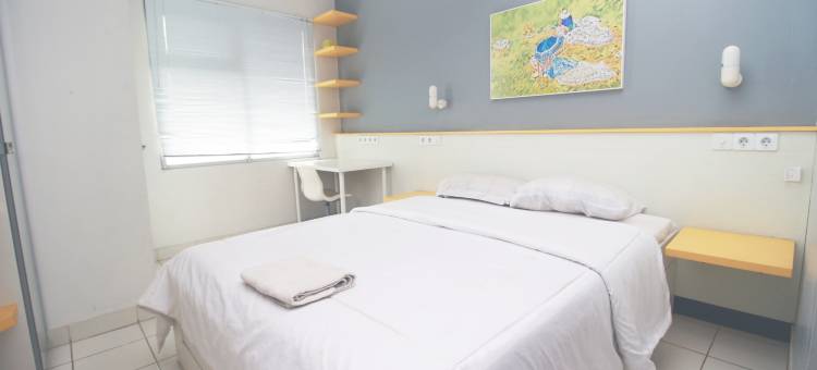 Easton Park Residence Naffi Rooms by Mustika图片