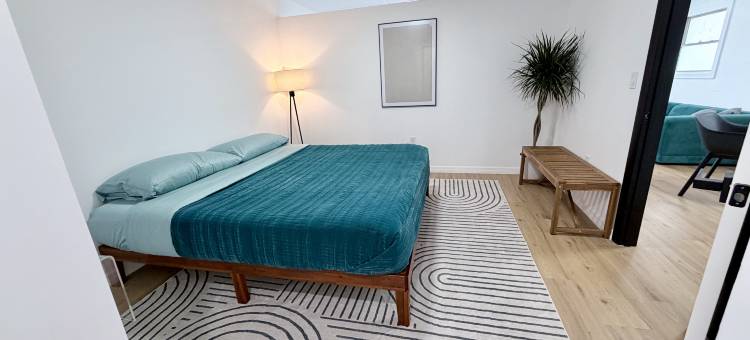 现代奢华特大床套房距利多海滩数分钟+市中心家庭旅馆(Modern Lux king Suite, Minutes To Lido Beach + DT.)图片