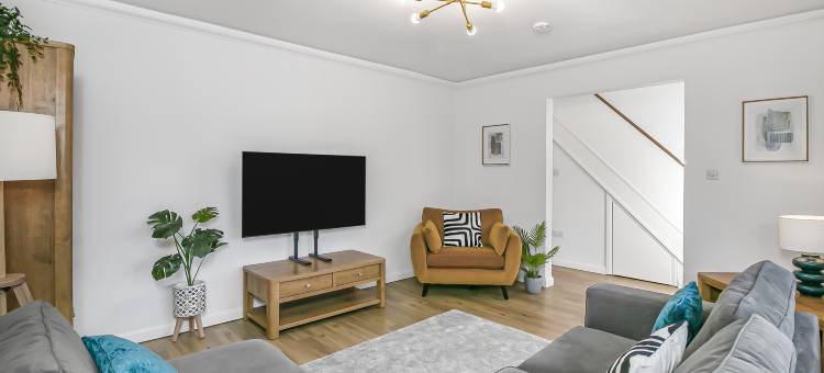 伯翰姆伍德现代家庭度假屋带停车位和花园 - 可住6人(Borehamwood Modern Family House with Parking and Garden - Sleeps 6)图片