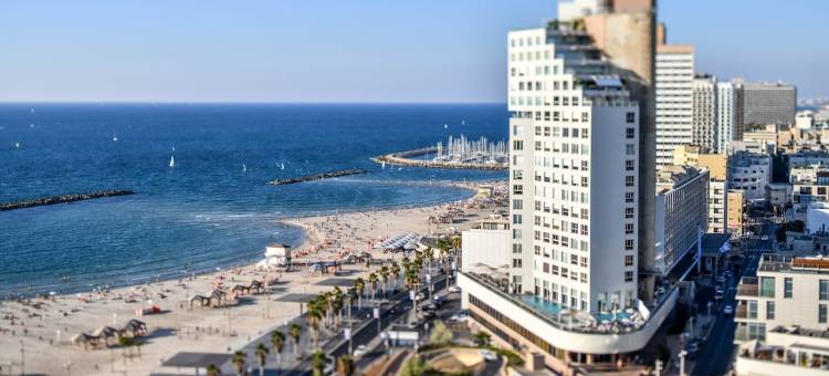 Picturesque 3BR Apt w Balcony & Parking Near Beach图片