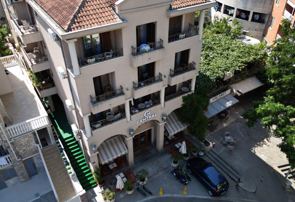 Central Hotel & Resataurant Over view