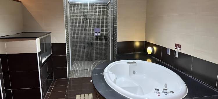 金银岛汽车旅馆-新富店(凤山)图片