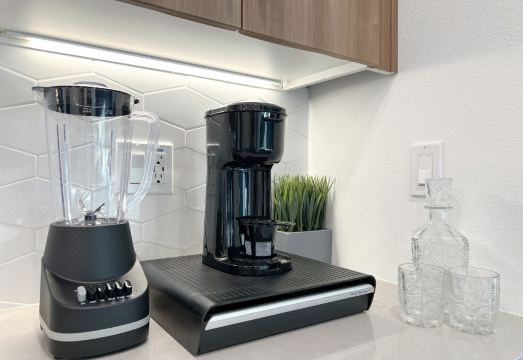 Modern Cosmopolitan APT Mid-Hollywood+Free Parking 10mins to Universal Studios Hotel Overview