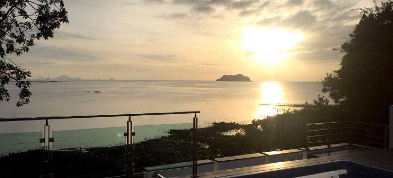 The Munique Cliff House Chumphon - private jacuzzi with beach views图片