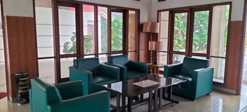 位于泰加尔萨里的2卧室-500平方米|带1个独立浴室(Dewi Ratih Hotel Batang)图片