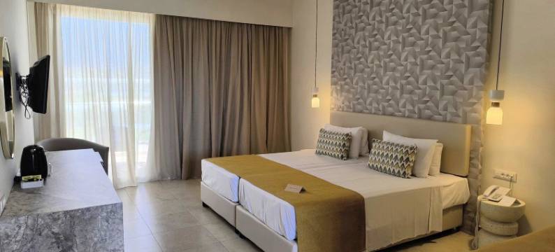 阿斯特里亚斯海滩度假村(Asterias Beach Resort)图片