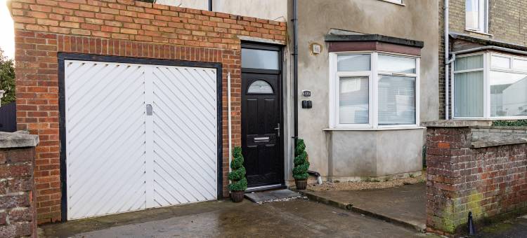 承包商友好型6卧室全带独立卫浴度假屋(Contractor friendly 6 bed all en suite house)图片