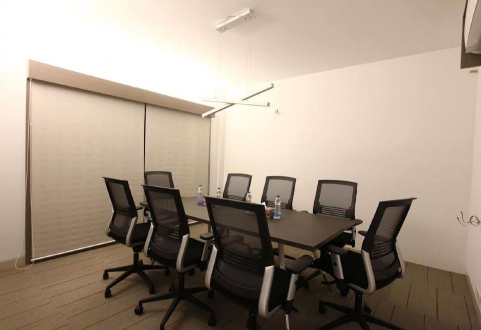 Spring Hill Hotel and Apartment Hotel Overview