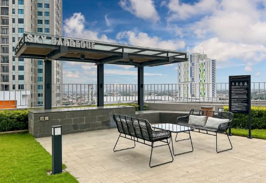 Stylish Studio SouthGate Apt w/ Pool, Gym, NetflixHotel Overview