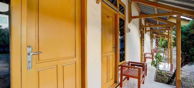 Djatmiko别墅OYO 95262酒店家庭伊斯兰教法(OYO 95262 Hotel Djatmiko Villa's Family Syariah)图片