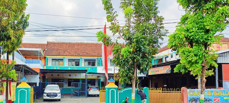 TwoSpaces苏托莫民宿(TwoSpaces Living at Sutomo Homestay, Madiun)图片