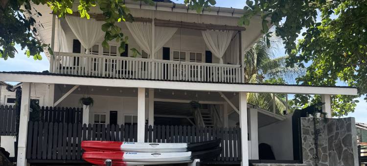 The White House on Bunaken Island图片