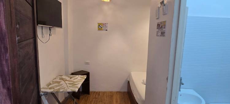 Room 204 studio type apt图片
