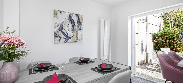 伯翰姆伍德现代家庭度假屋带停车位和花园 - 可住6人(Borehamwood Modern Family House with Parking and Garden - Sleeps 6)图片