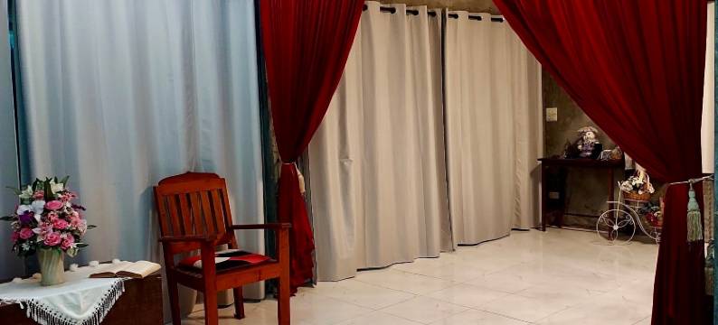 Red Lamp House图片