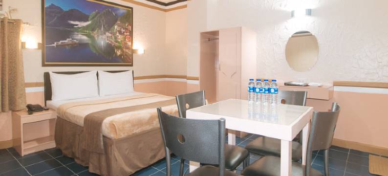 Urban Travellers Hotel by RedDoorz图片