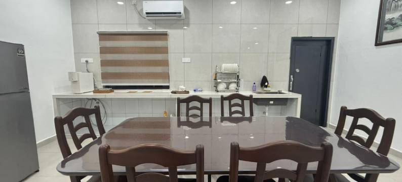 位于高渊的3卧室半独立房屋-2751平方米 带2间厕所 - 开心民宿(HAPPY GUEST HOUSE TAMAN COWIN NIBONG TEBAL)图片