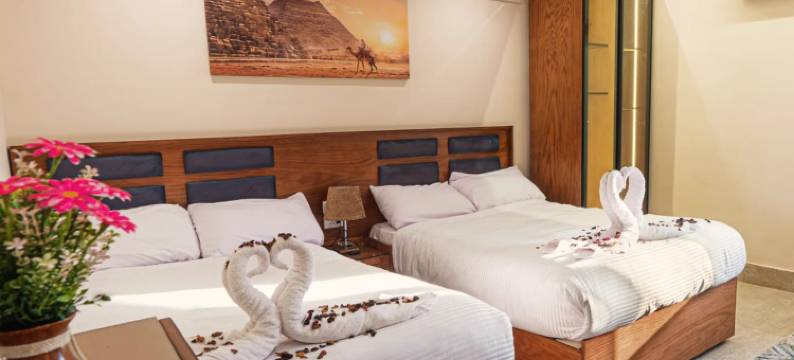 扎希拉金字塔景观(Zahira Pyramids view)图片