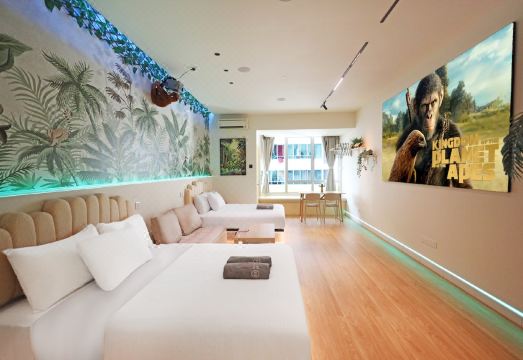 Jungle Cinema Home 4pax BathtubHotel Overview