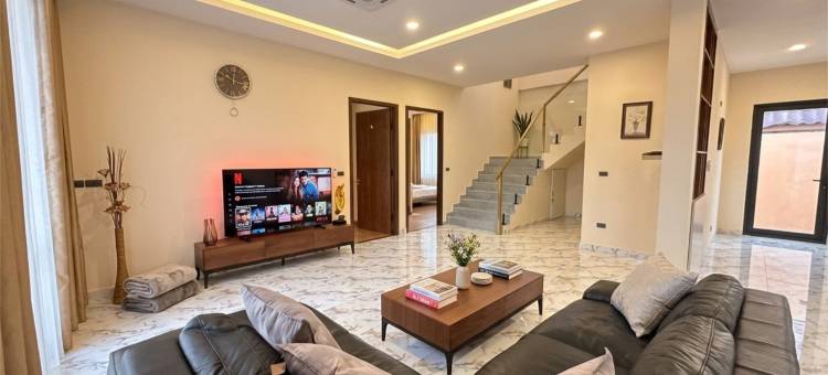 Villa Chantara: Central Pattaya, Walking Street, 7BR, Private Pool, Karaoke & Pool Table图片