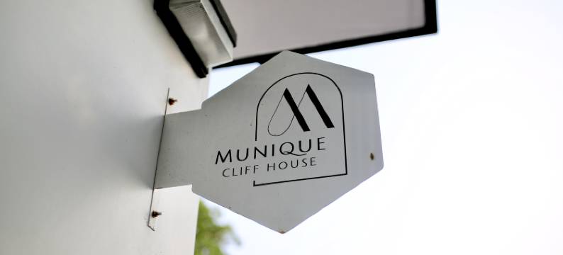 The Munique Cliff House Chumphon - private jacuzzi with beach views图片