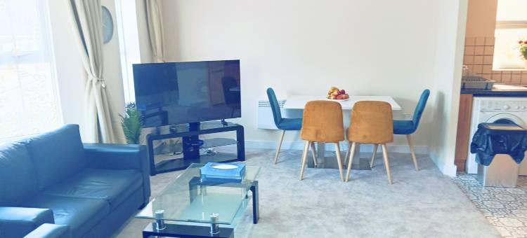 Cozy 2 Bedroom Flat, Woking | 30 min train London图片