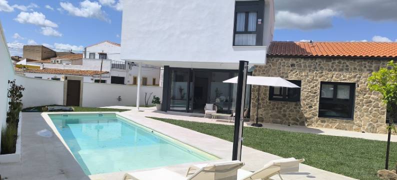 Complete house with pool near Trujillo图片