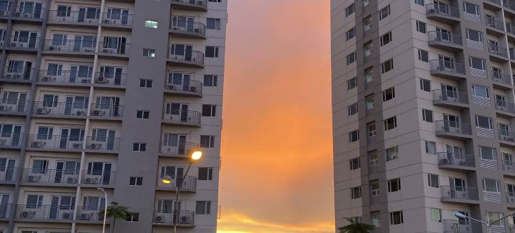 A Cozy 2 Bedroom Unit with a Parking at South Residences SM Southmall图片