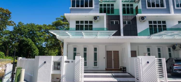 【La Ferringhi Villa】25 pax/Courtyard/Backyard/Bathtub/Pool Table/Mahjong/BBQ Grill/3 mins to beach图片