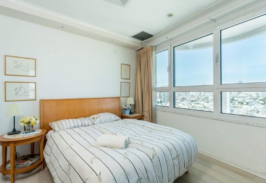 Stylish Apt w Skyline View Balcony By Sea N' Rent Hotel Overview