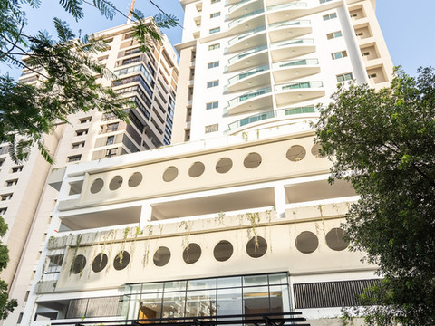 City Escape with Pool, Gym & Spa